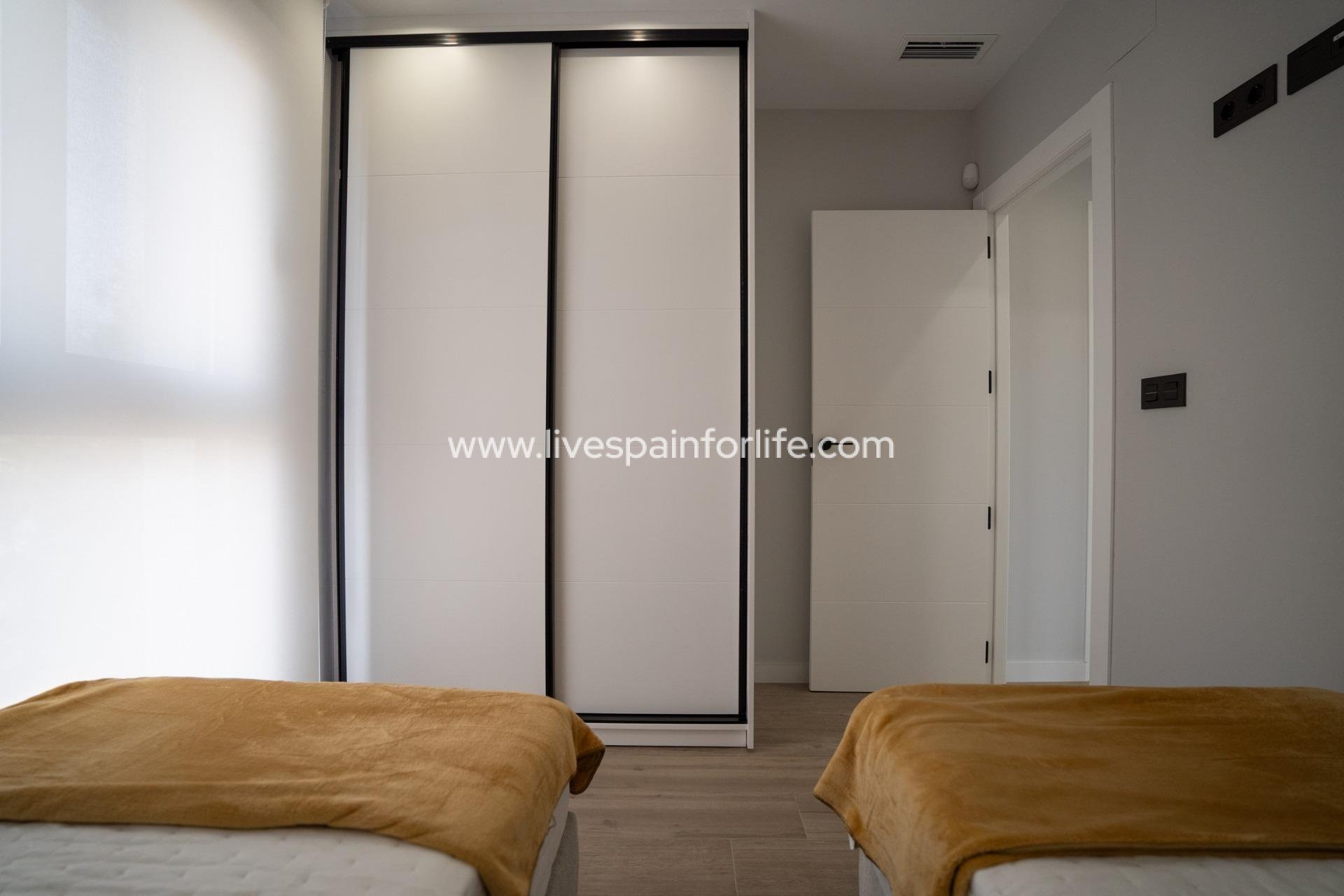 Nieuwbouw - Rijwoning -
Orihuela Costa - Entre golf