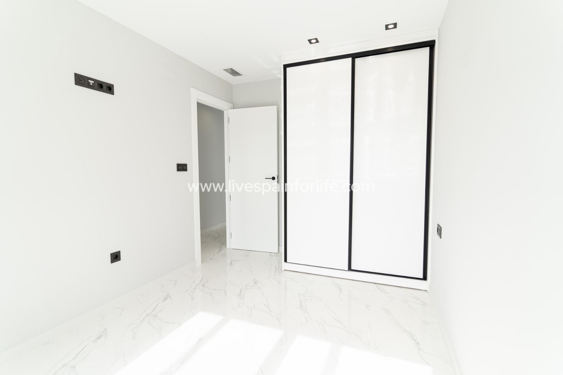 Nouvelle construction - Villa (indépendant) -
Orihuela Costa - Punta Prima