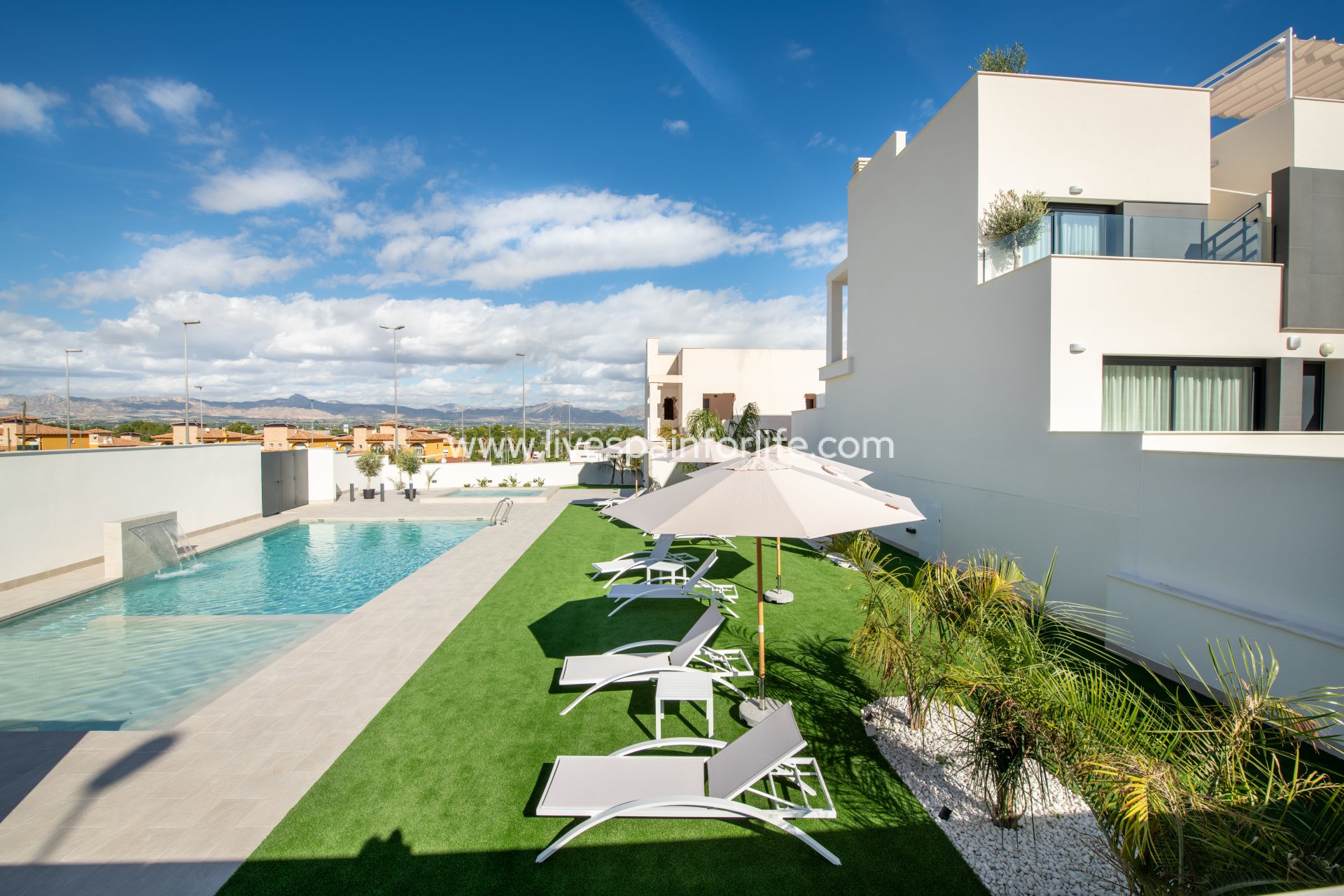 Nuevo - 2. Town house -
Cox