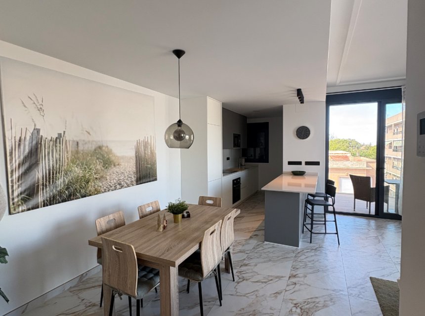 Nuevo - Apartments -
Alicante