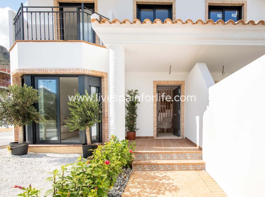 Nuevo - Bungalow -
Cox - San Fernando