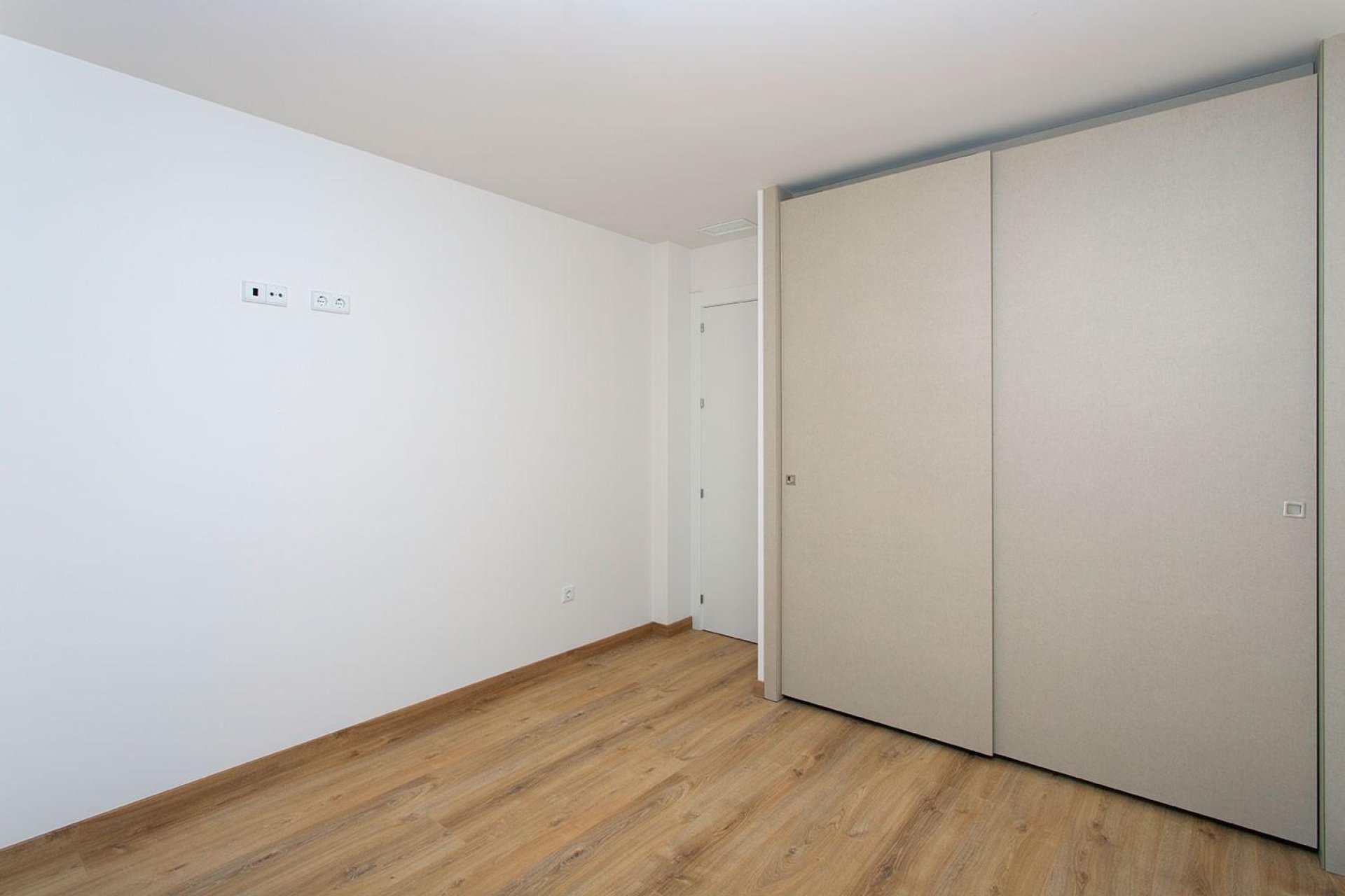 Nuevo - Bungalow -
Hondon De Las Nieves - El Salero