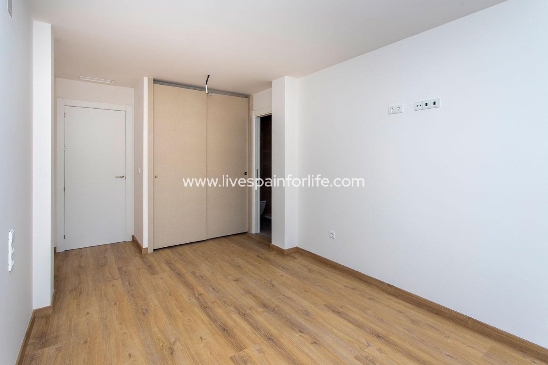 Nuevo - Bungalow -
Hondon De Las Nieves - El Salero