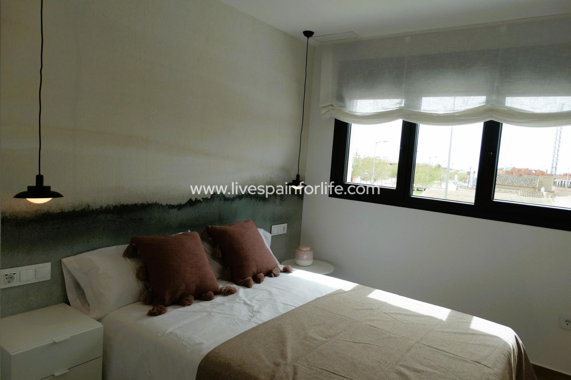 Nuevo - Bungalow -
Pilar de la Horadada - Pueblo