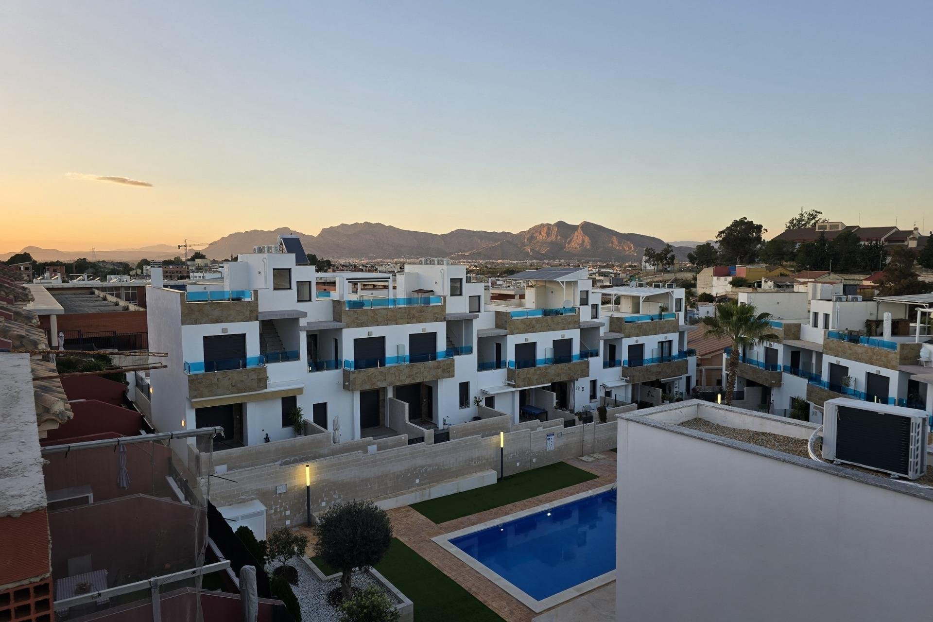 Nuevo - Town house -
Bigastro - Pueblo