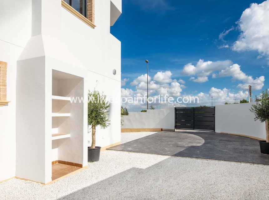 Nuevo - Town house -
Cox - San Fernando