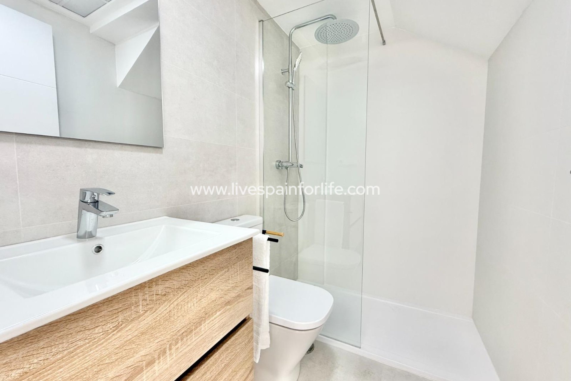 Nuevo - Town house -
Cox - San Fernando