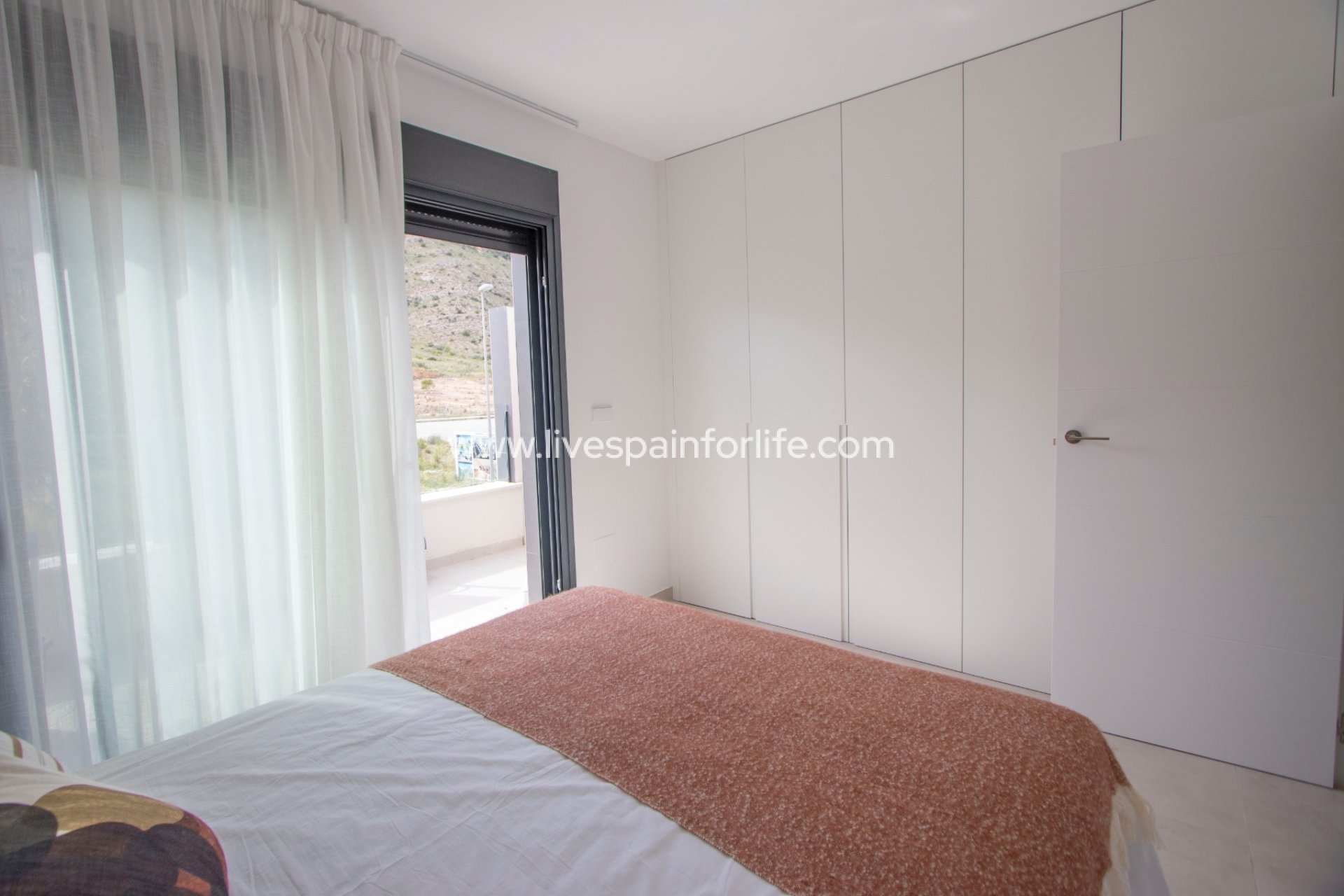 Nuevo - Town house -
Cox