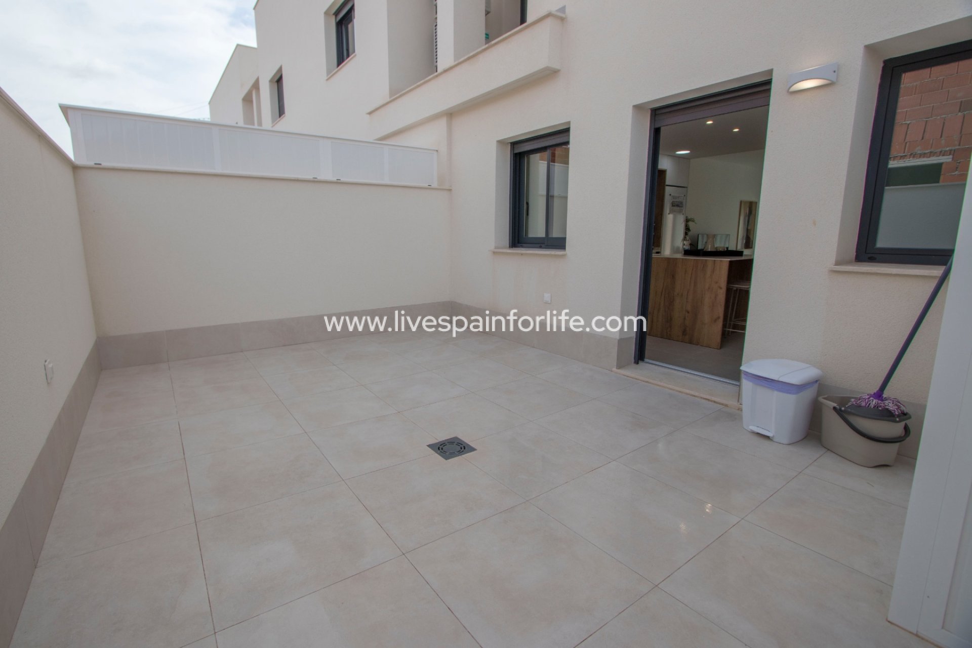 Nuevo - Town house -
Cox