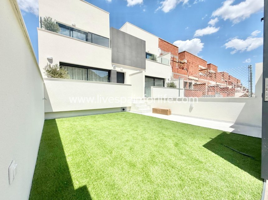 Nuevo - Town house -
Cox