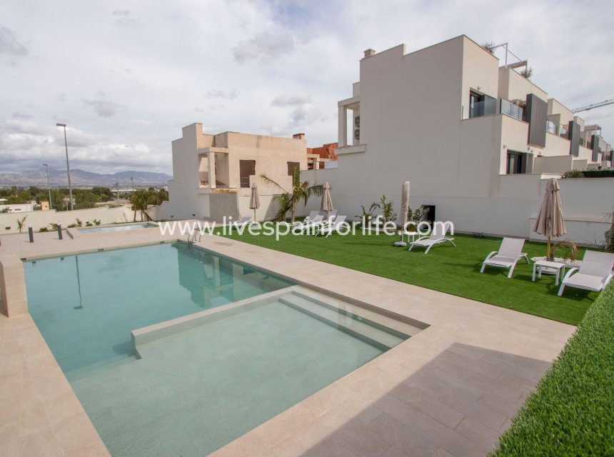 Nuevo - Town house -
Cox