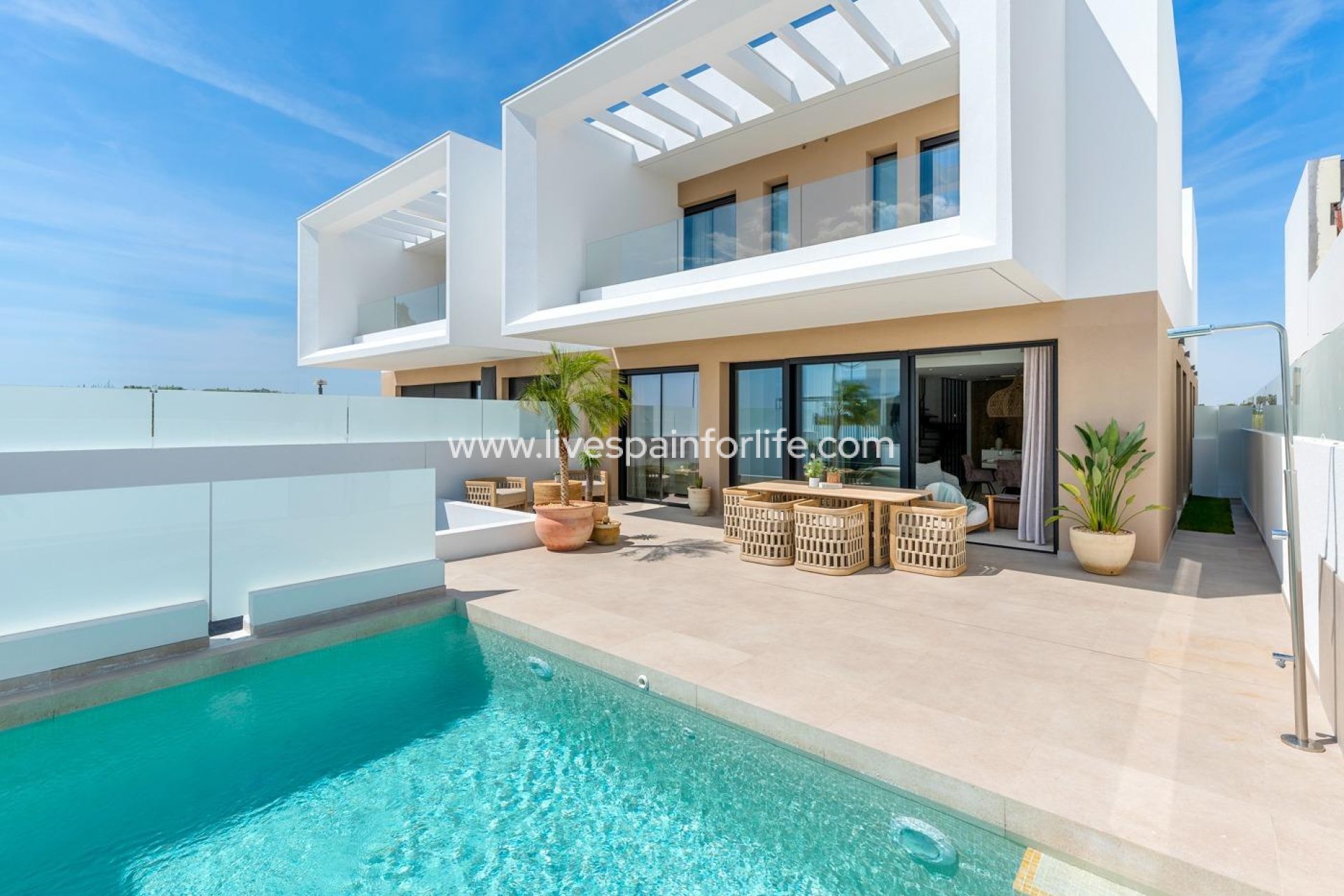 Nuevo - Town house -
Dolores - Sector 3