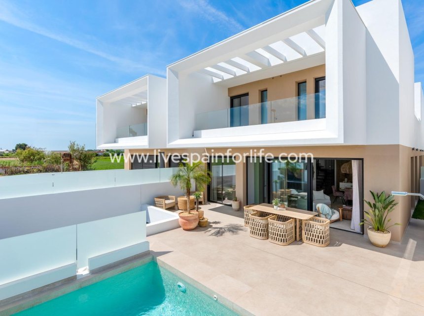 Nuevo - Town house -
Dolores - Sector 3