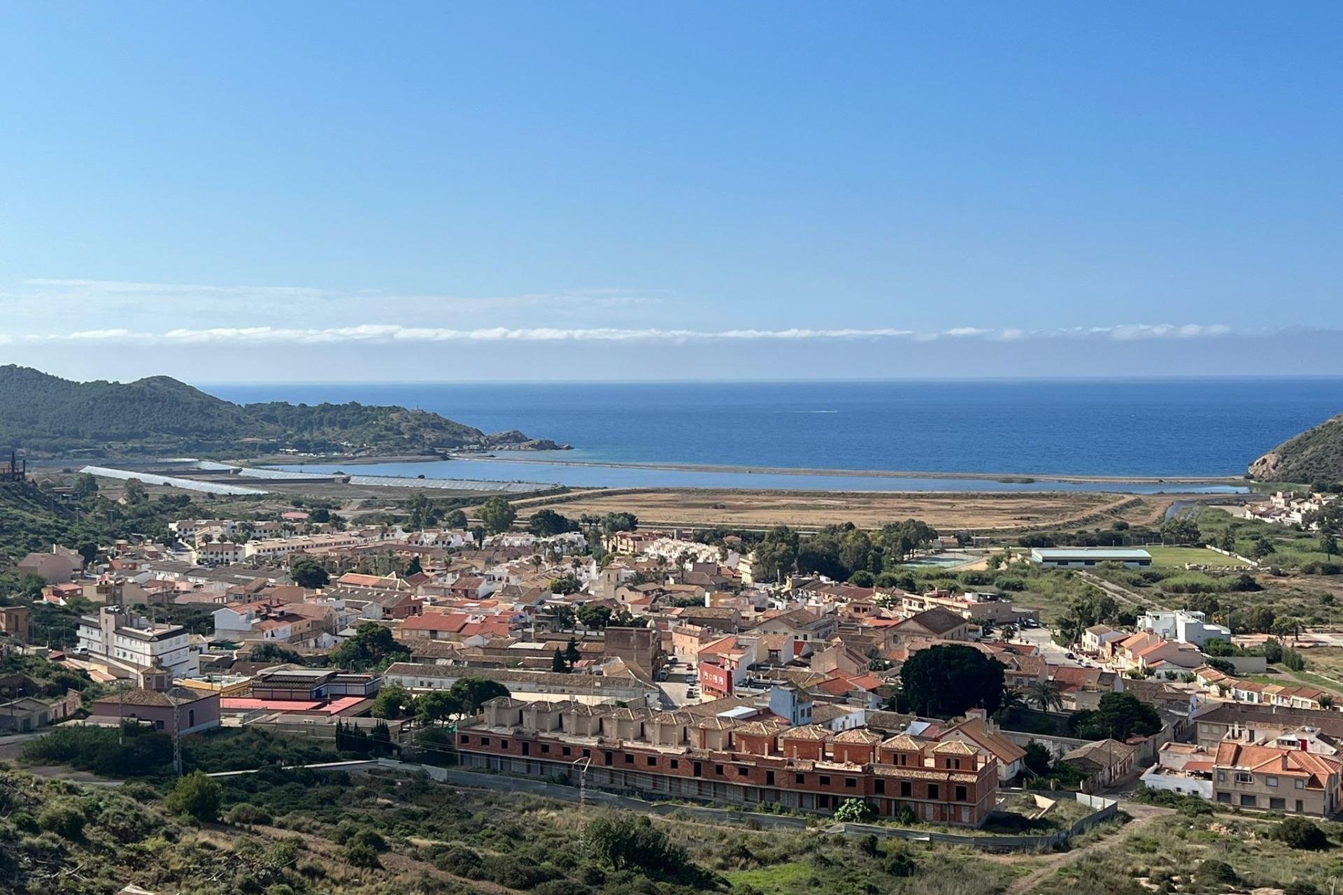 Nuevo - Town house -
La Union - centro