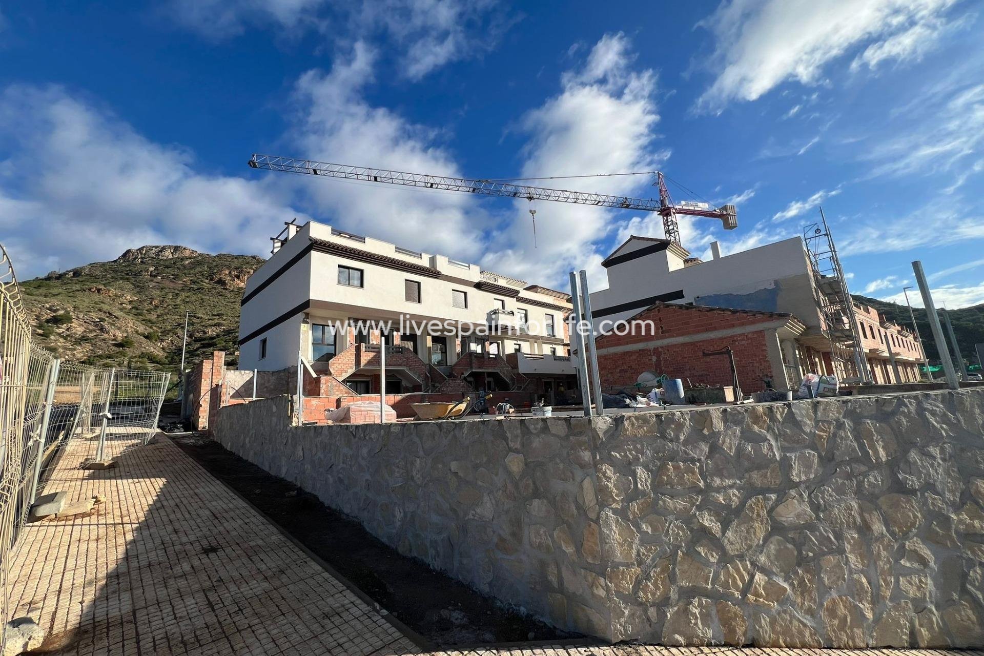 Nuevo - Town house -
La Union - Centro