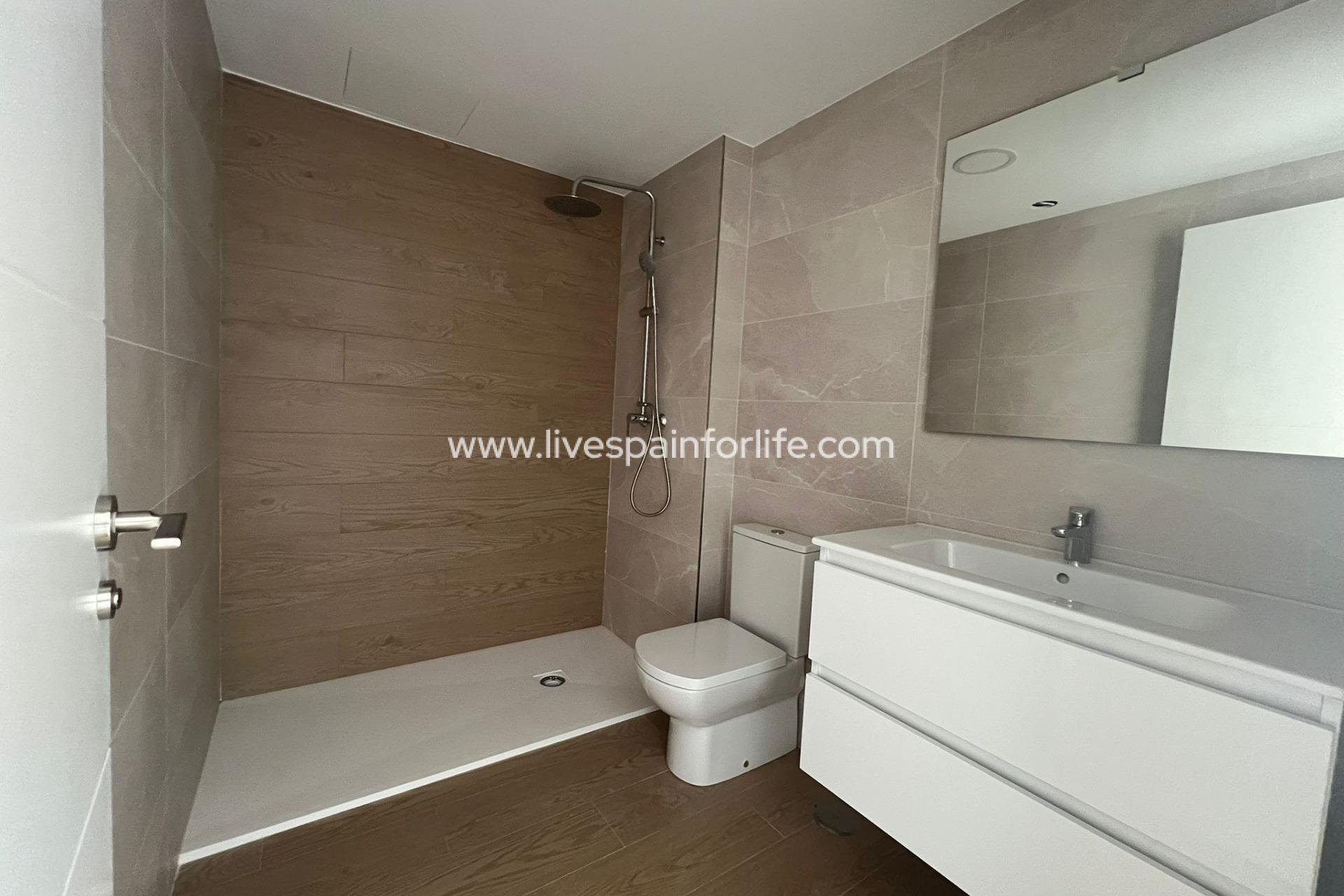 Nuevo - Town house -
La Union - Centro