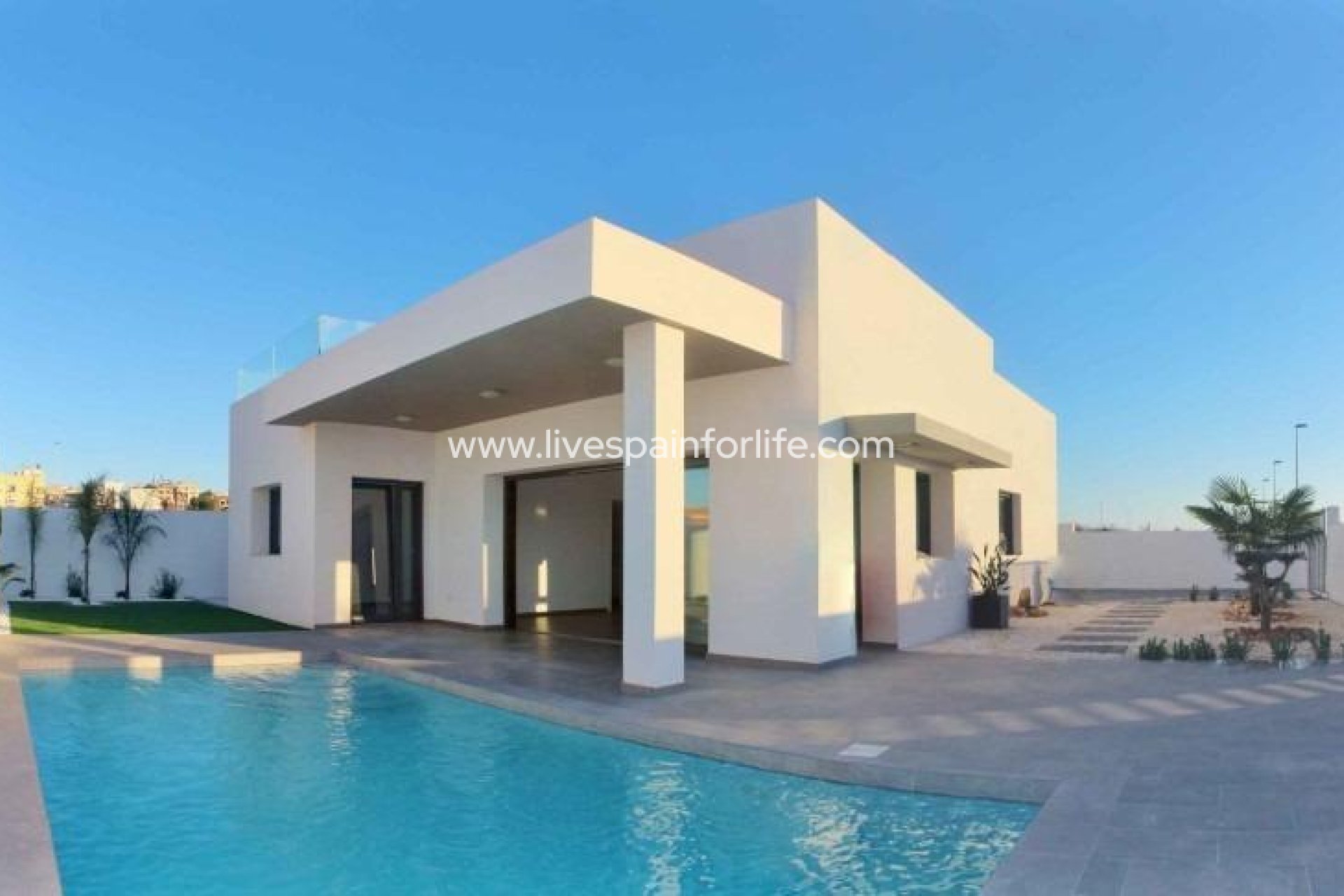 Nuevo - Villa (detached) -
Rafal - polideportivo