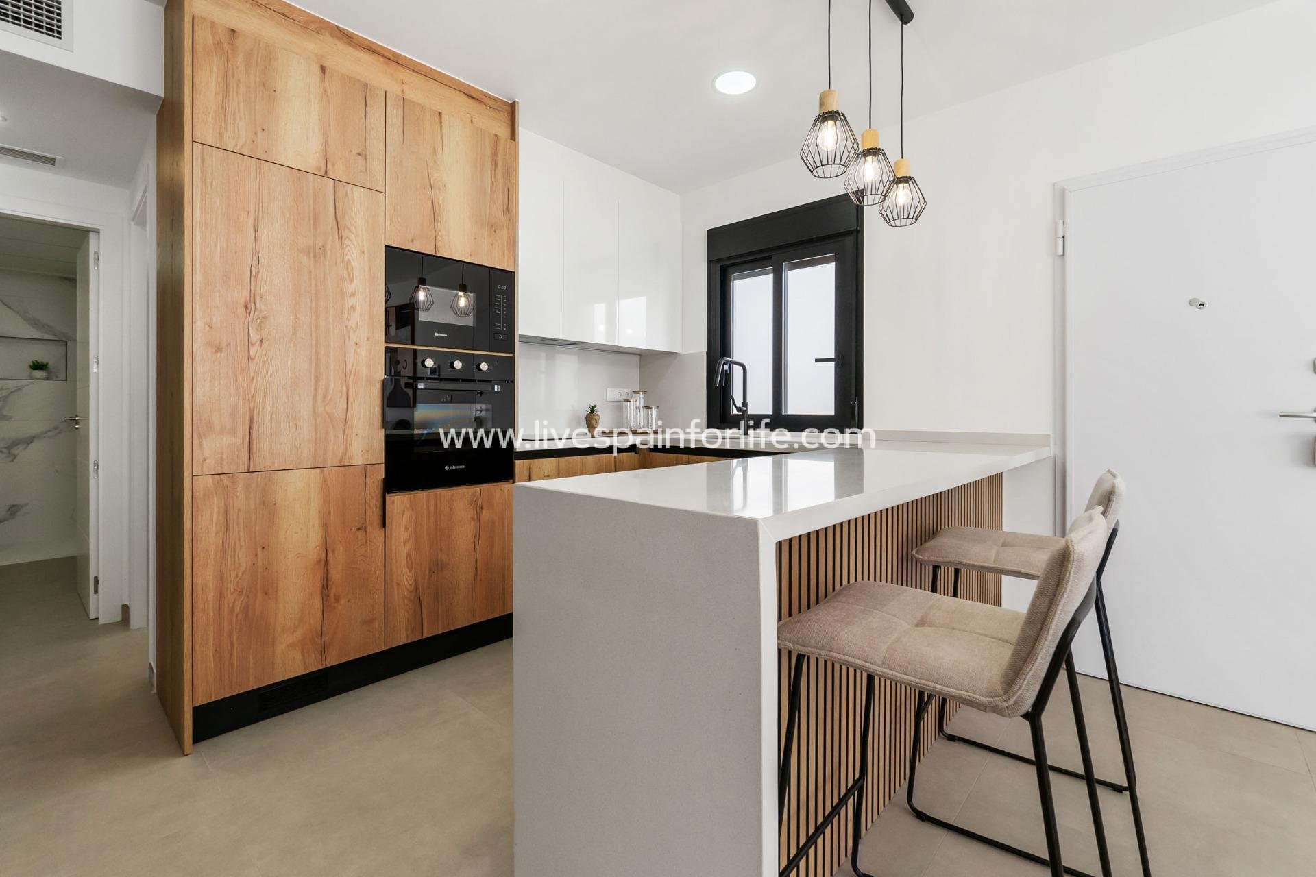  -  -
 - Polideportivo