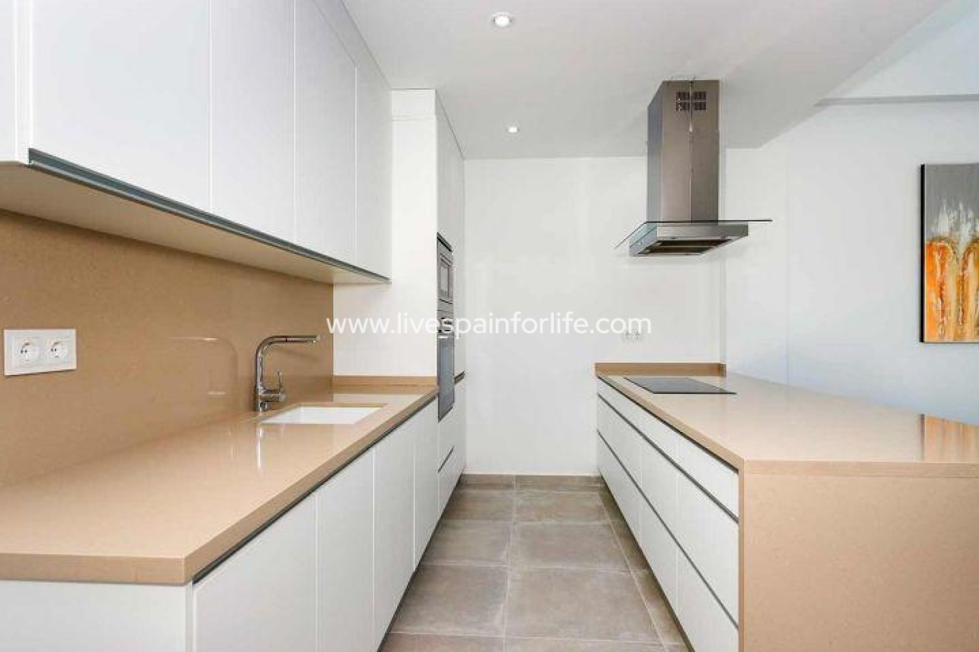  - Quad House -
Daya Nueva - 