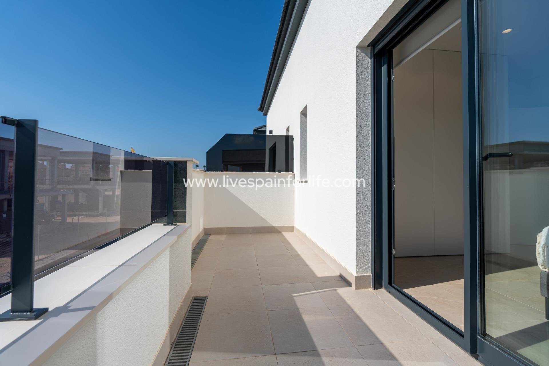  - Quad House -

