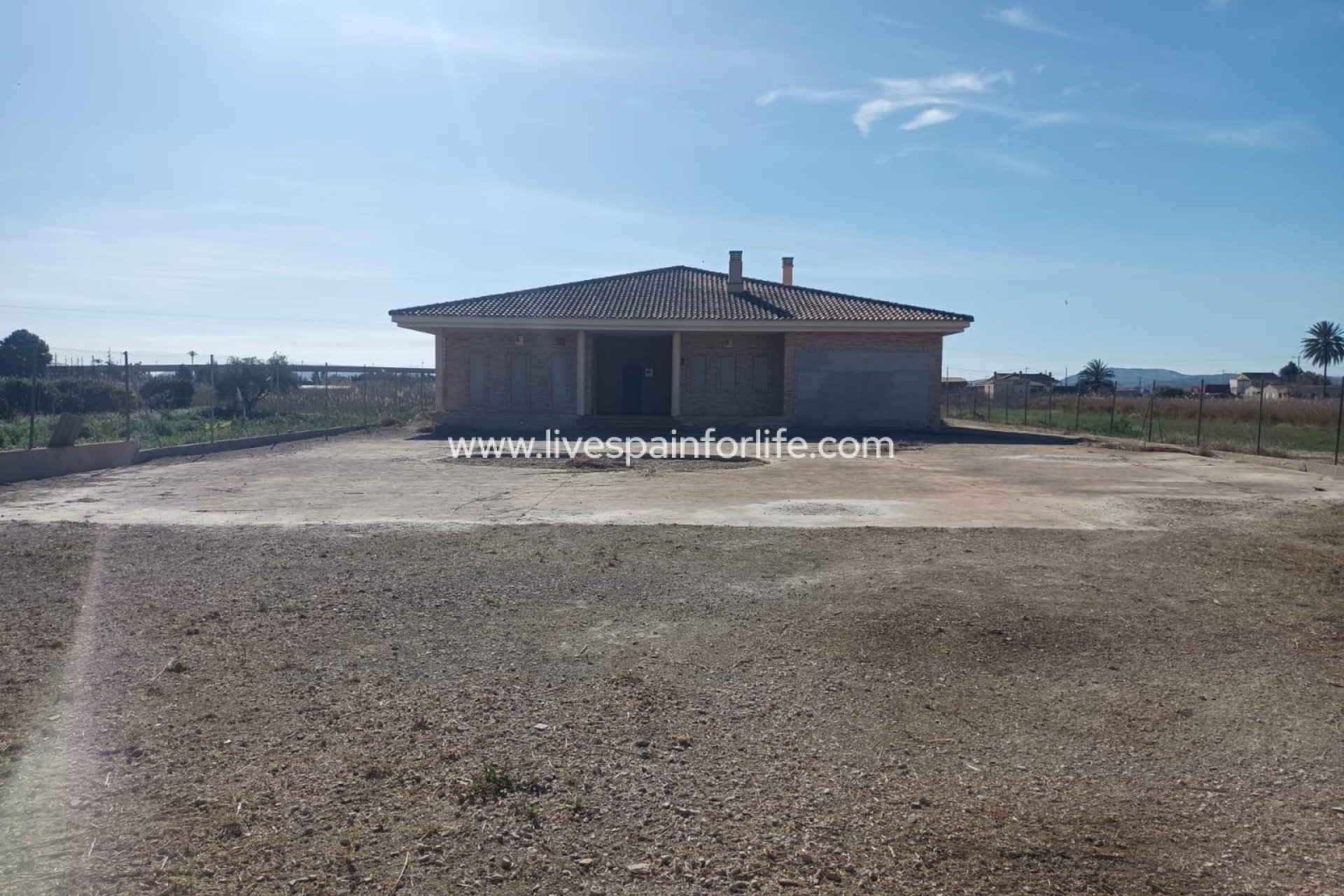 Resale - 5. Finca / Country Property -
Alicante