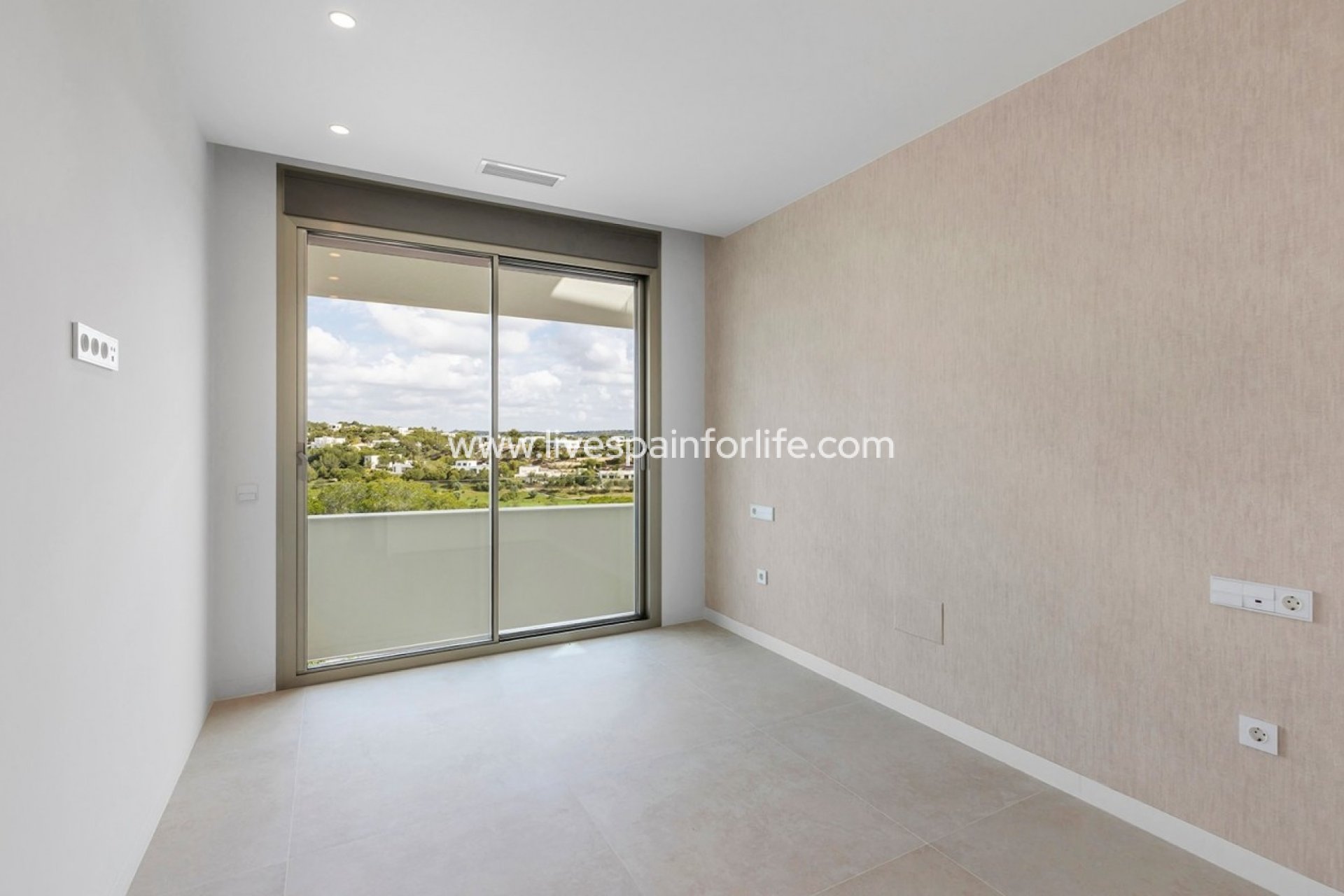 Resale - Apartments -
Alicante