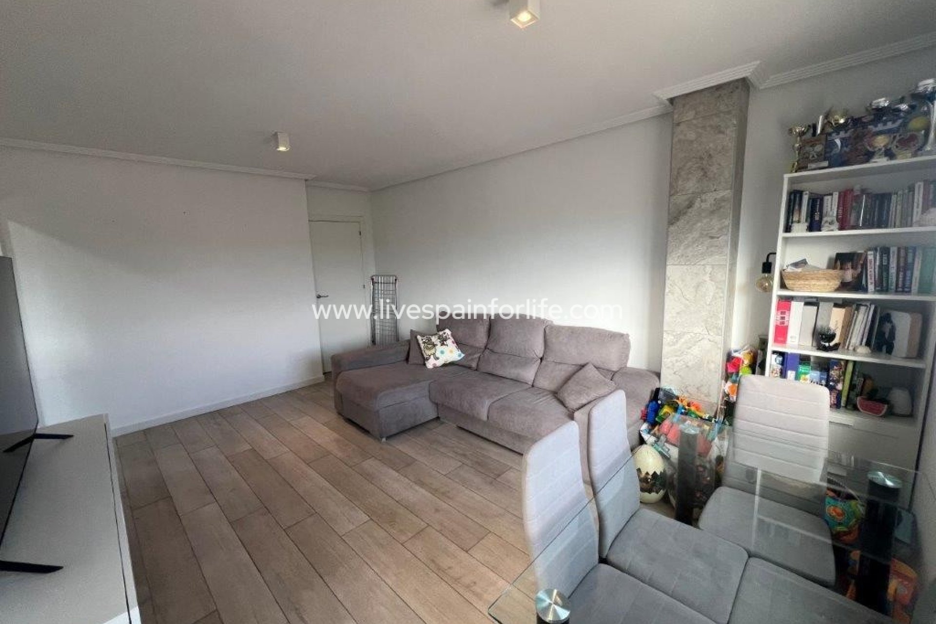 Resale - Apartments -
Dolores