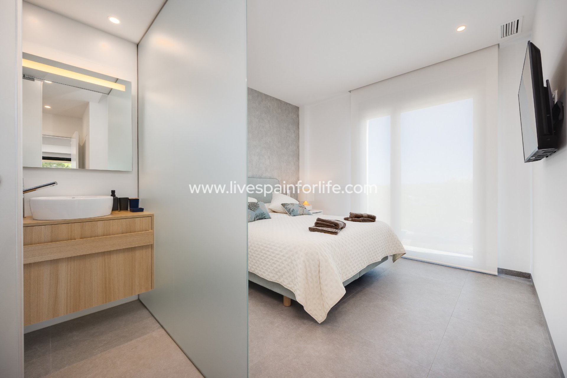 Resale - Apartments -
Las Colinas Golf Resort - Las Colinas Golf