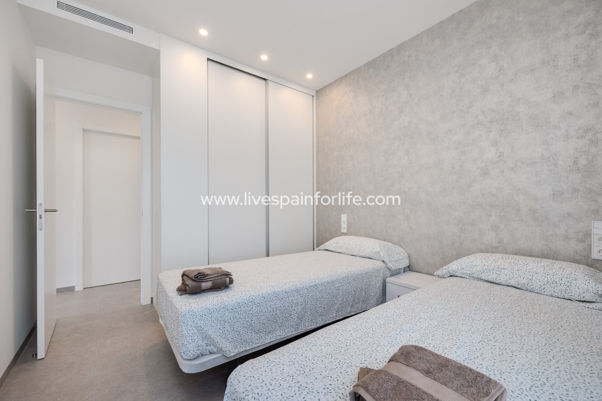 Resale - Apartments -
Las Colinas Golf Resort - Las Colinas Golf