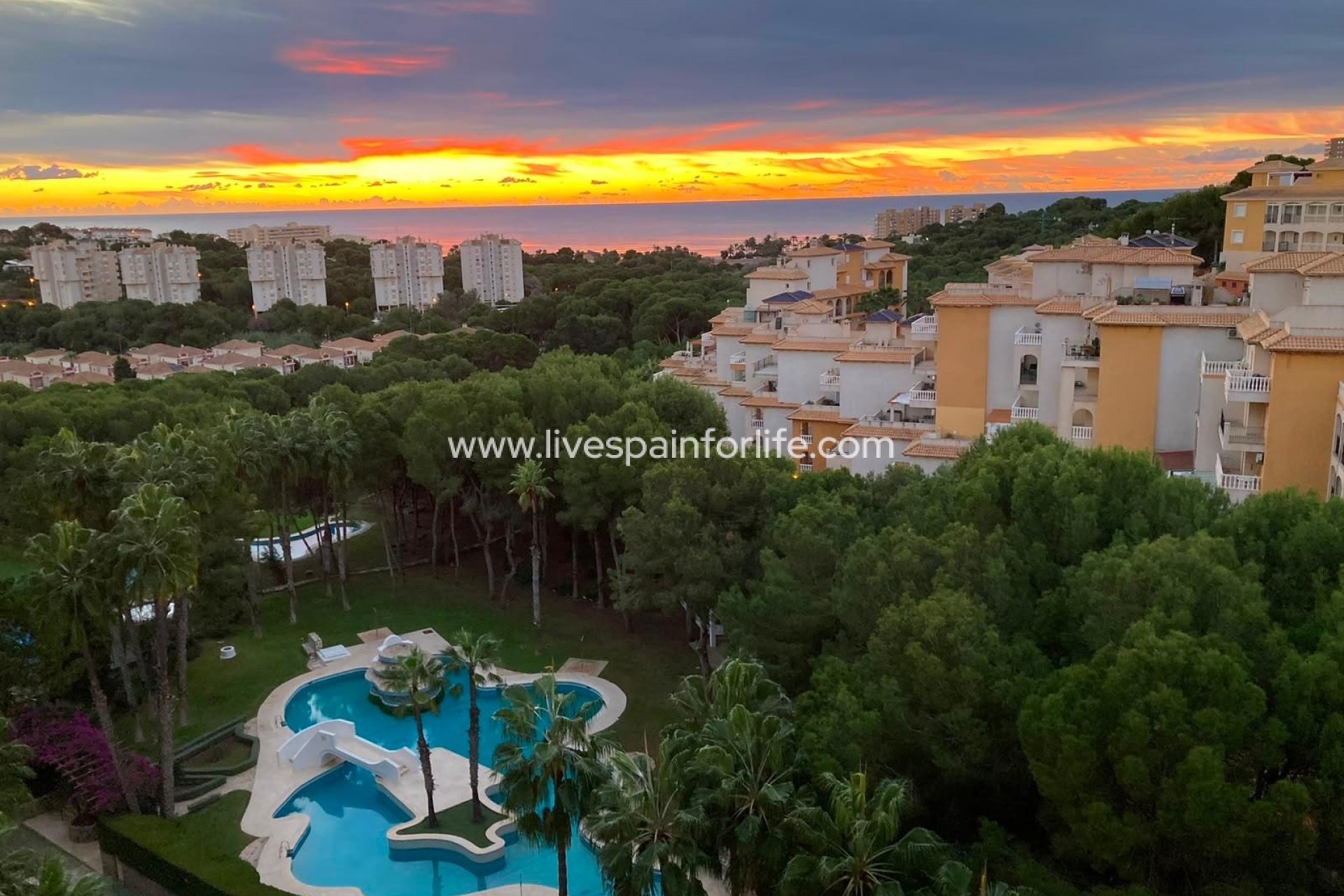 Resale - Apartments -
Orihuela Costa - Dehesa de Campoamor