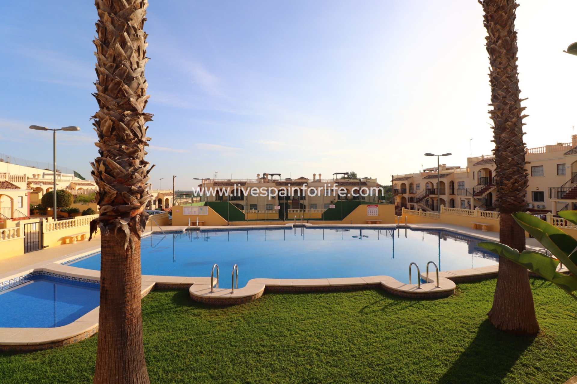 Resale - Bungalow -
Algorfa - Montemar
