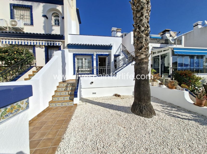 Resale - Bungalow -
Alicante