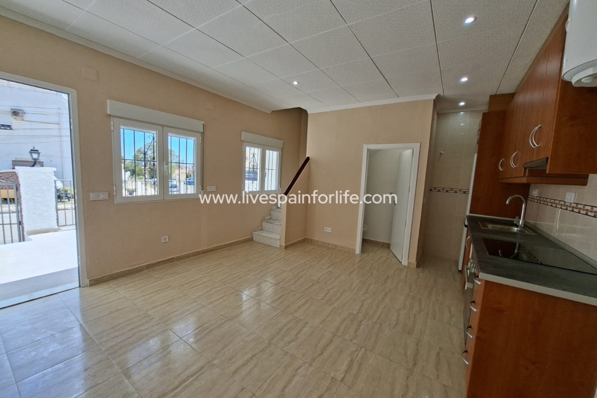 Resale - Bungalow -
Alicante