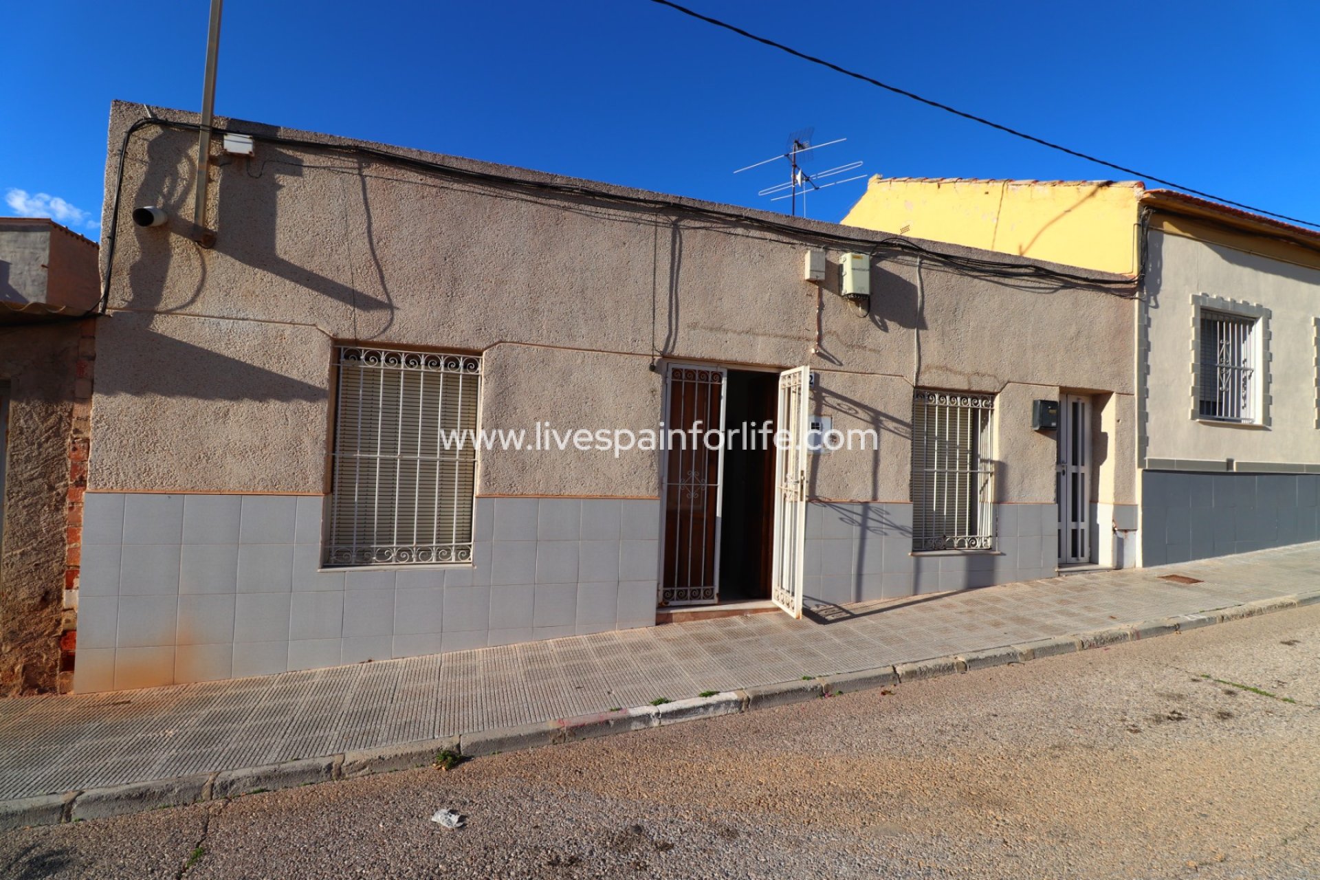 Resale - Bungalow -
Benijofar