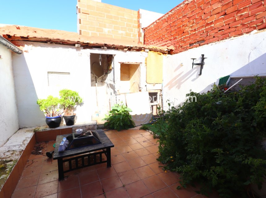 Resale - Bungalow -
Benijofar