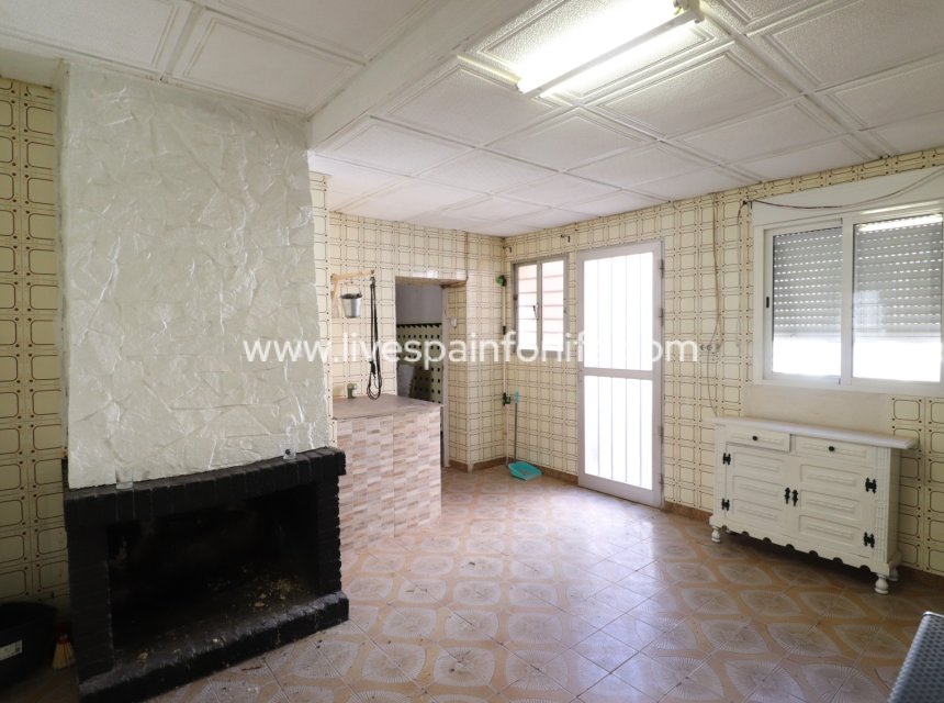 Resale - Bungalow -
Benijofar