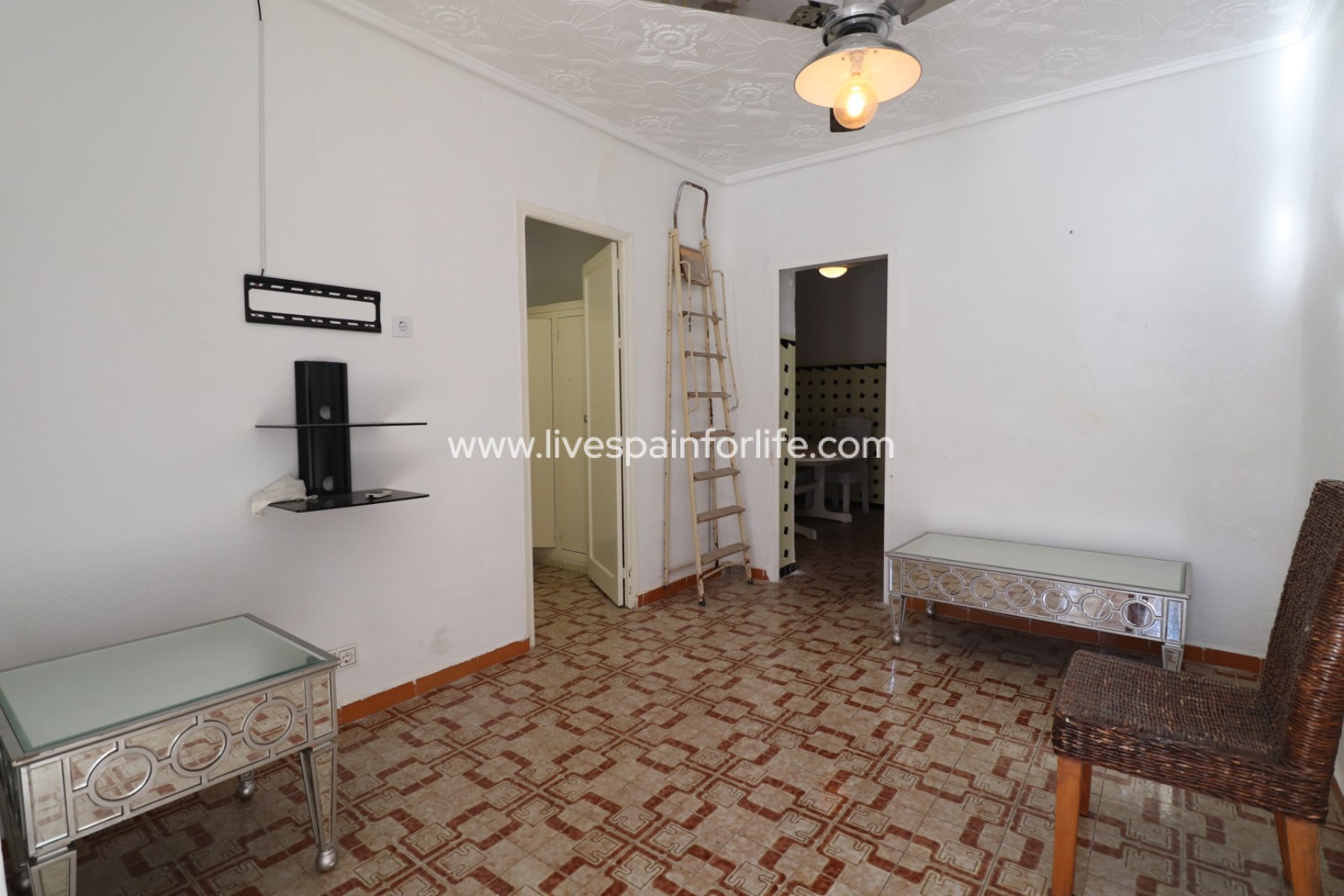 Resale - Bungalow -
Benijofar