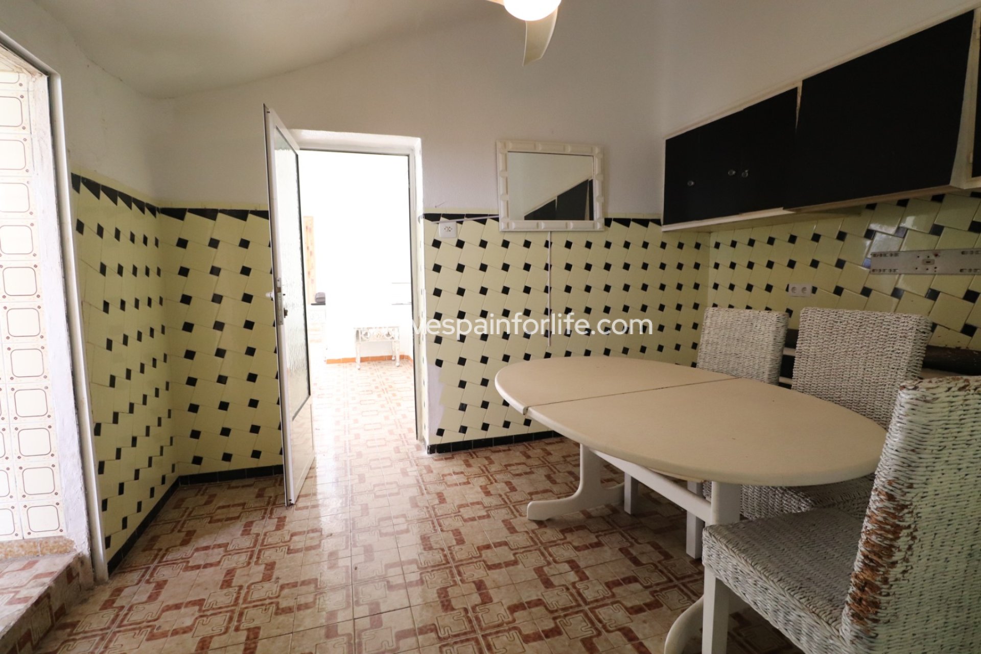 Resale - Bungalow -
Benijofar