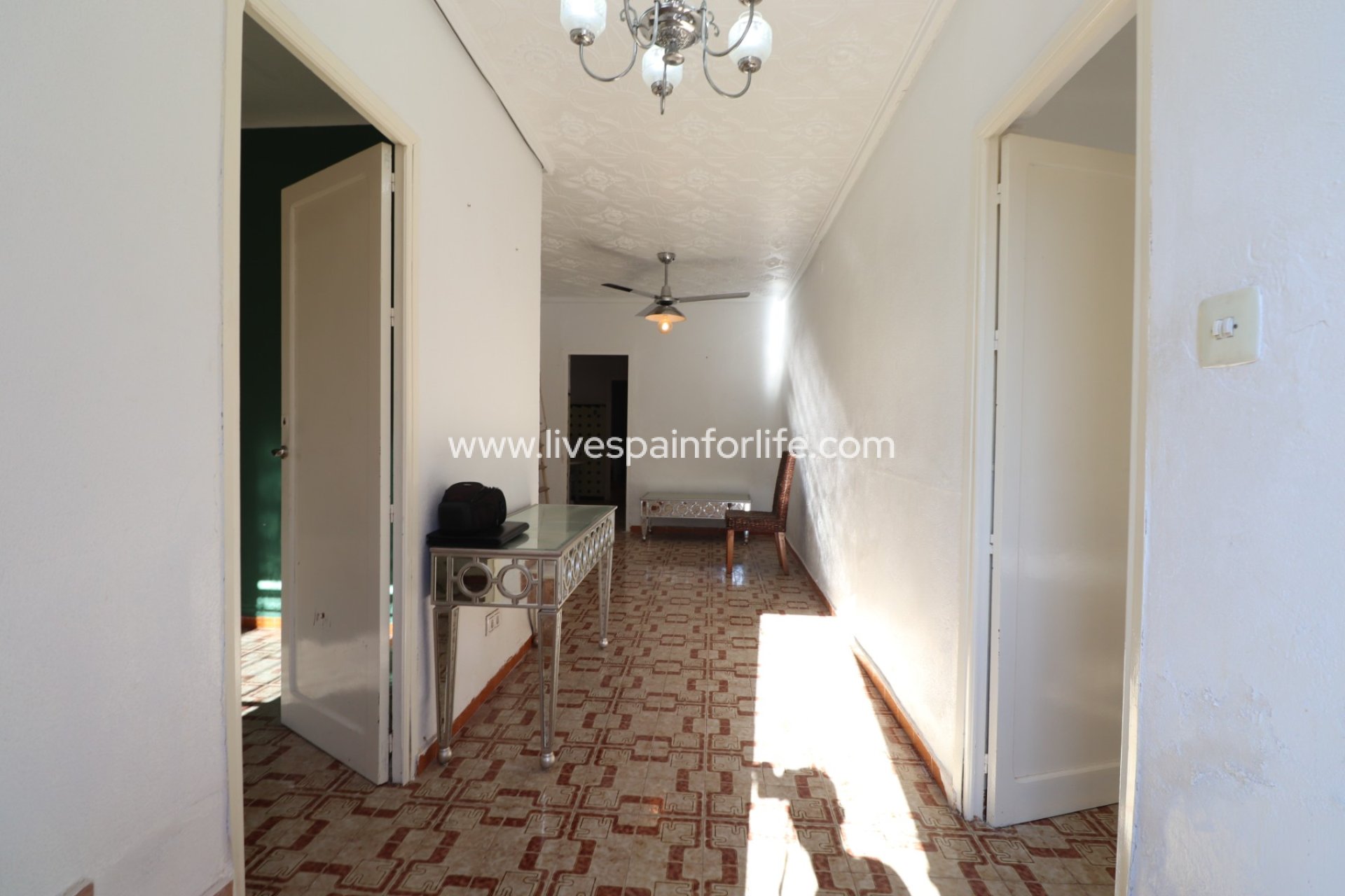 Resale - Bungalow -
Benijofar