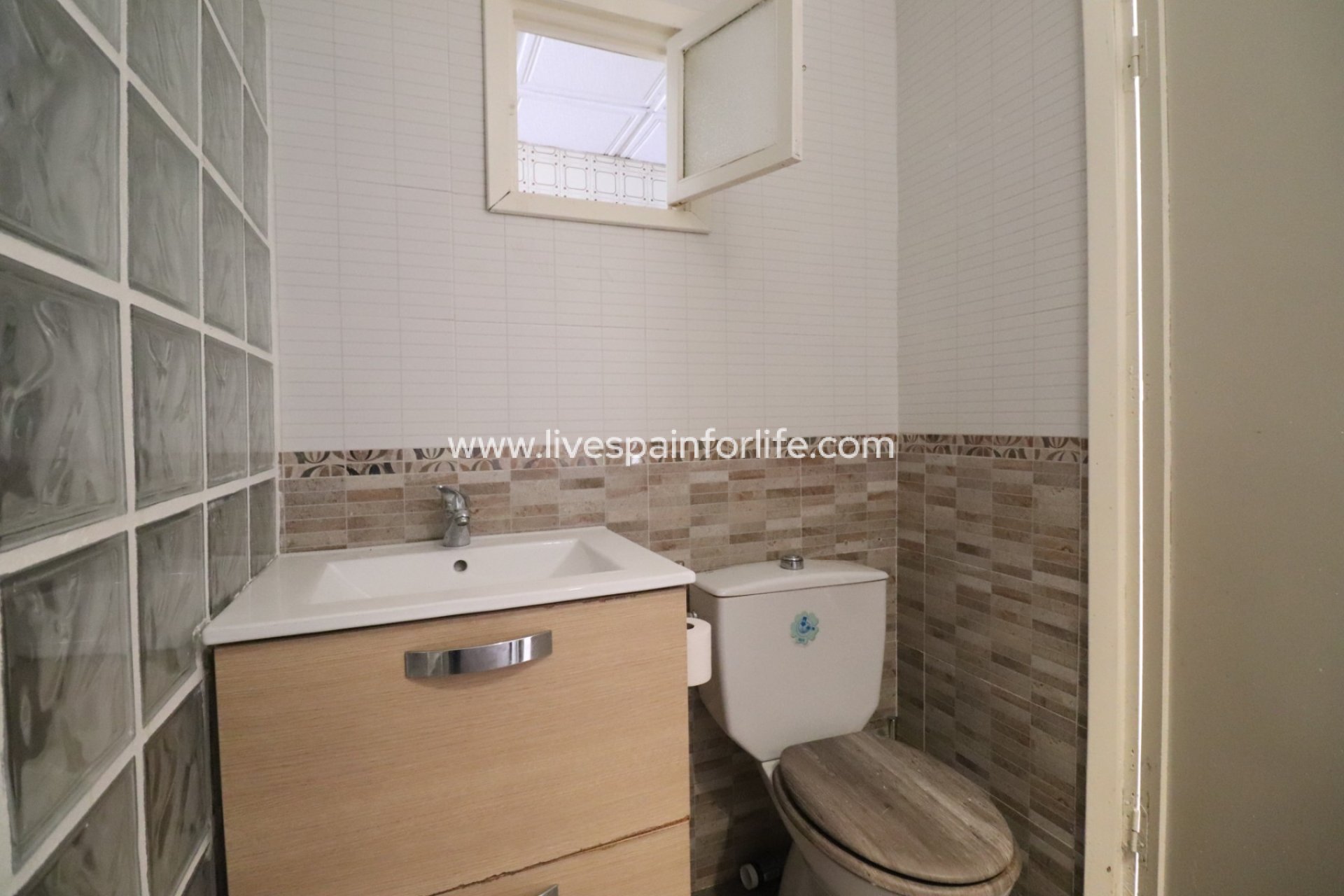 Resale - Bungalow -
Benijofar