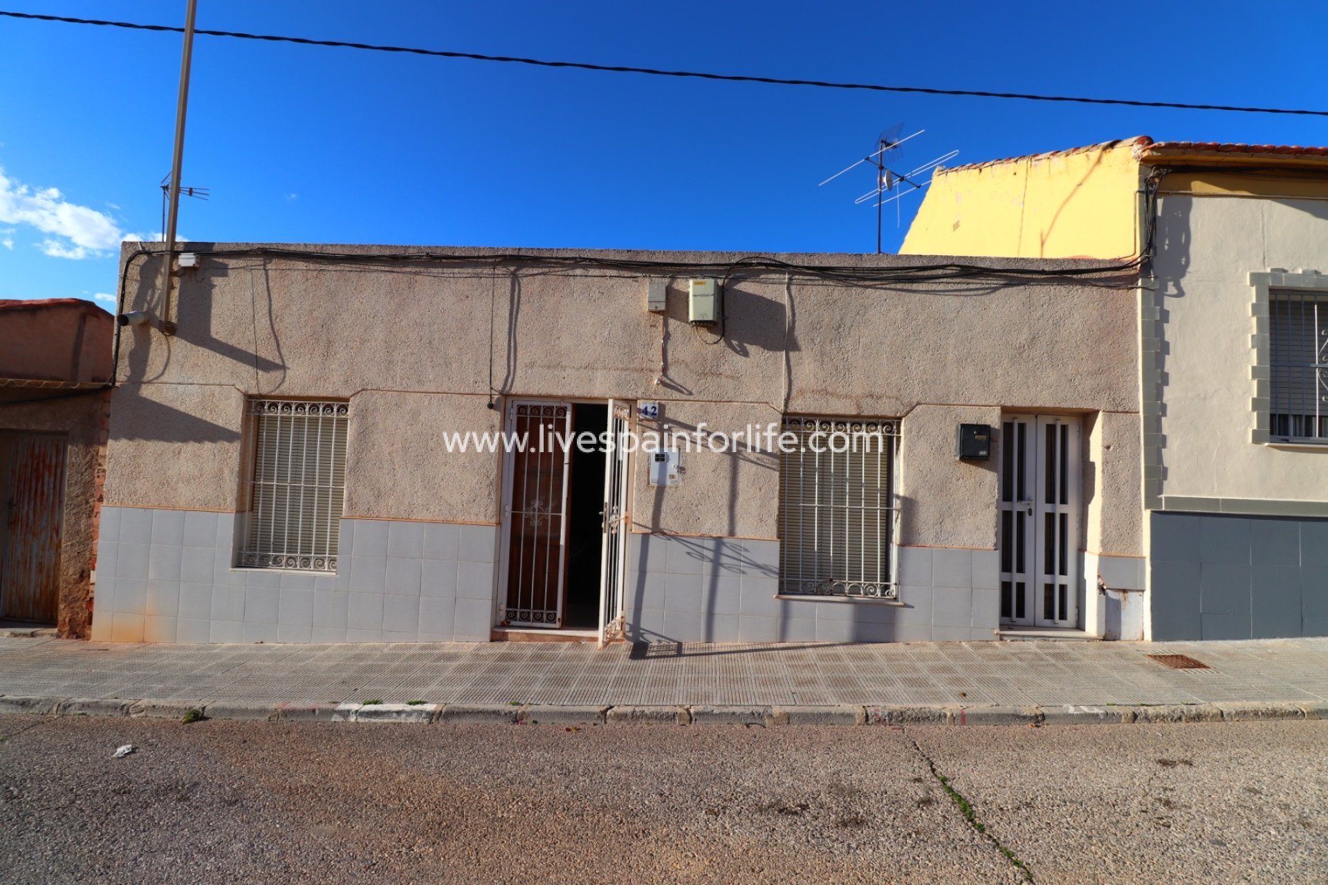Resale - Bungalow -
Benijofar