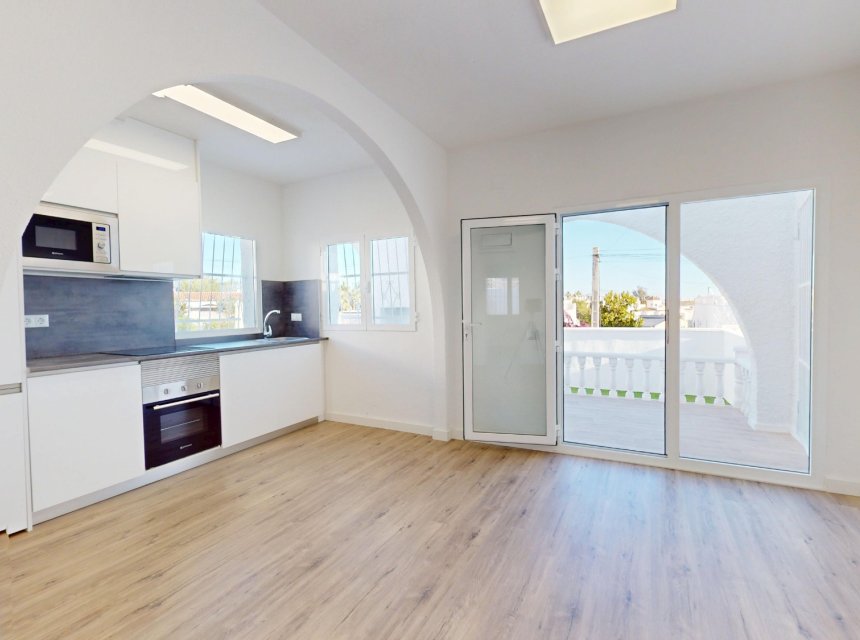 Resale - Bungalow -
Orihuela Costa - Villamartin