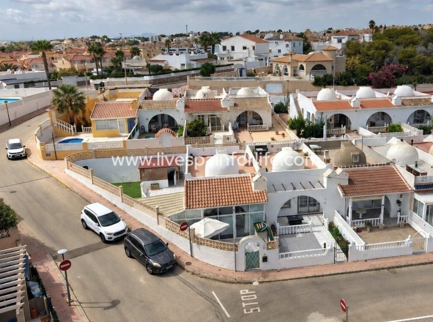 Resale - Bungalow -
Orihuela Costa - Villamartin