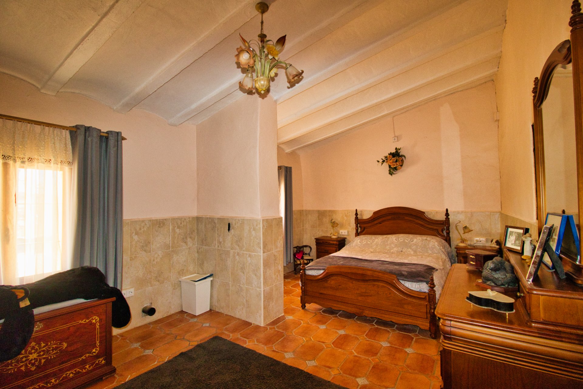 Resale - Commercial -
Abanilla