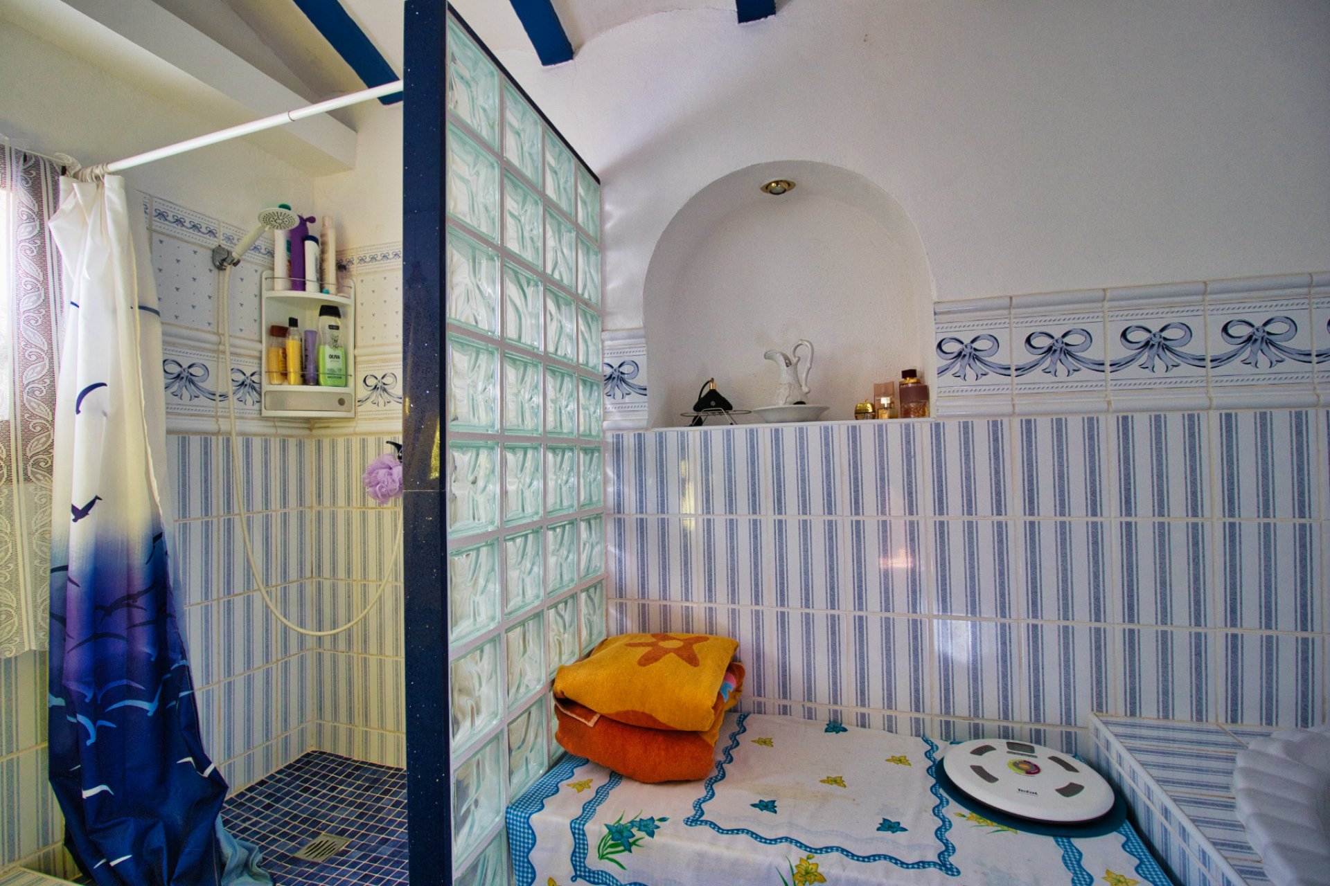 Resale - Commercial -
Abanilla