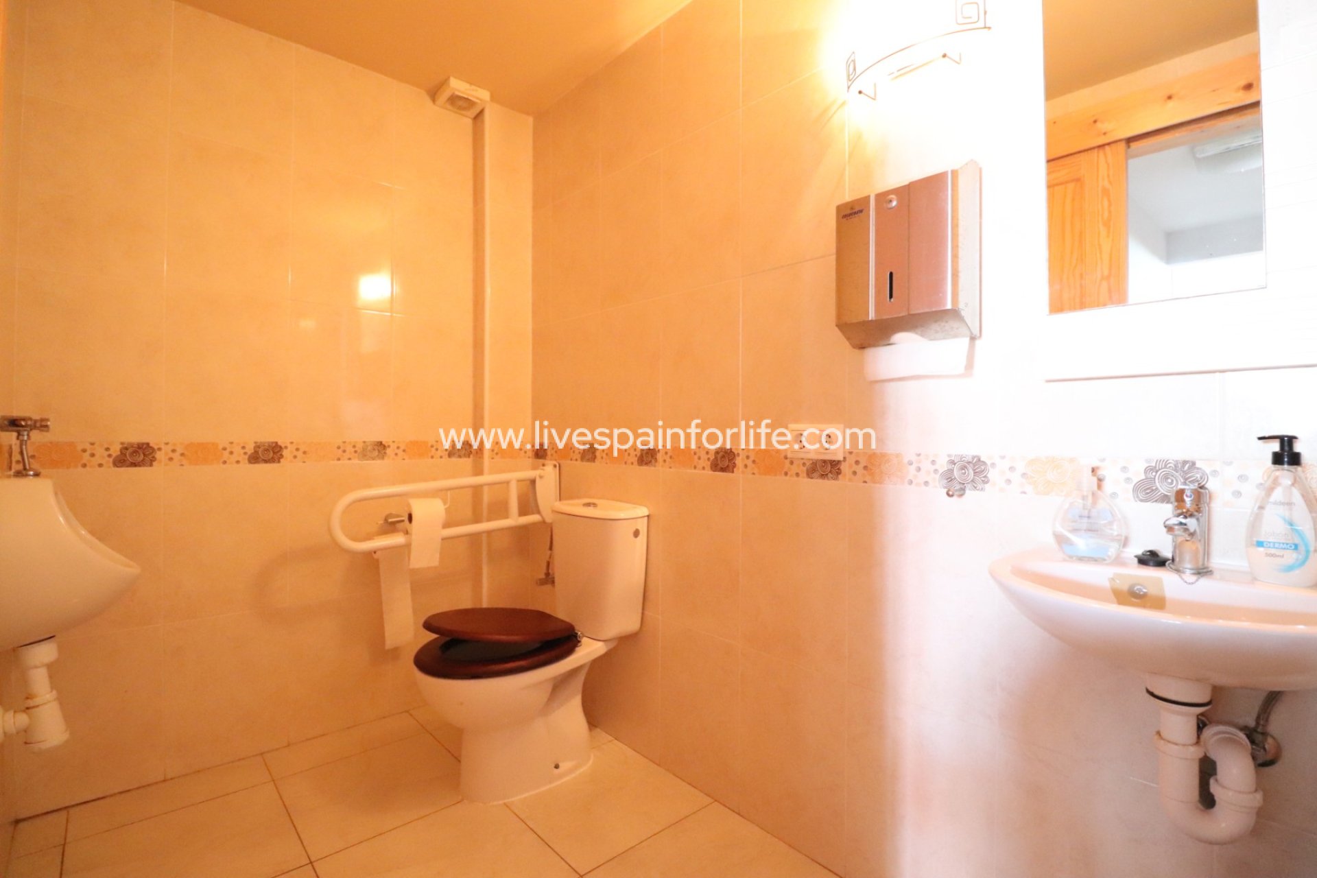 Resale - Commercial -
Algorfa - La Finca Golf