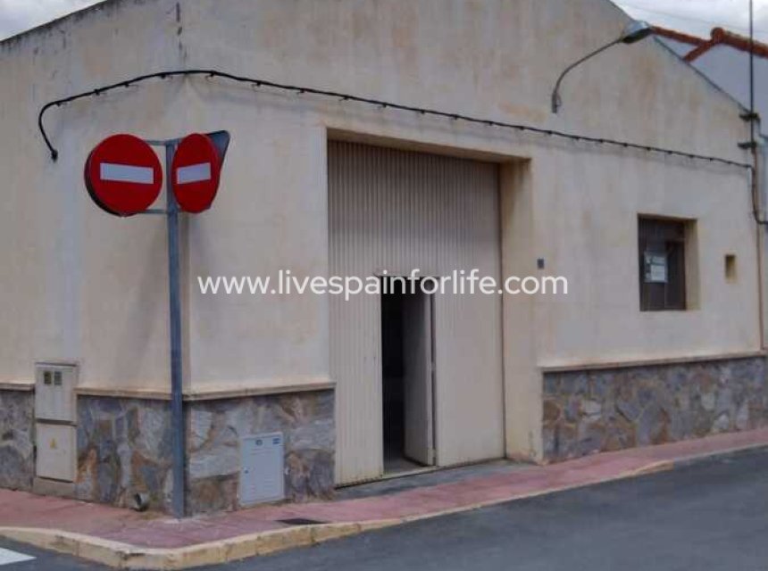 Resale - Commercial -
Daya Vieja