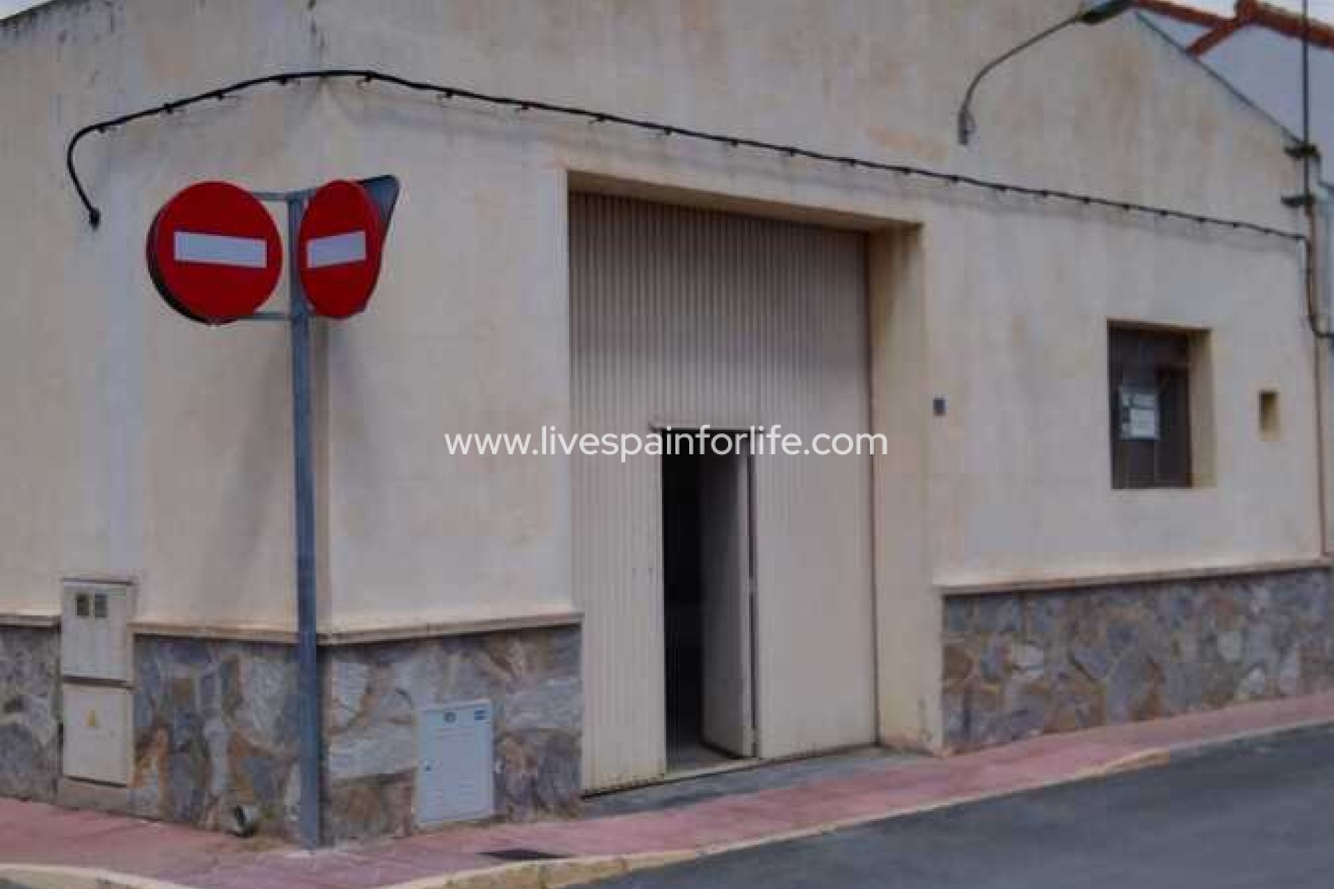 Resale - Commercial -
Daya Vieja