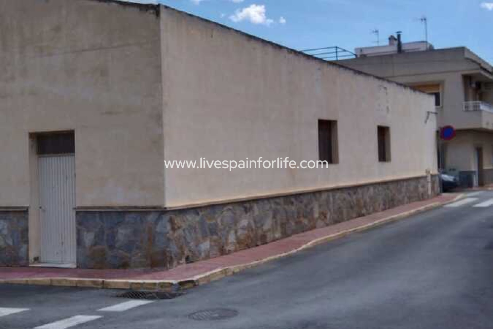 Resale - Commercial -
Daya Vieja