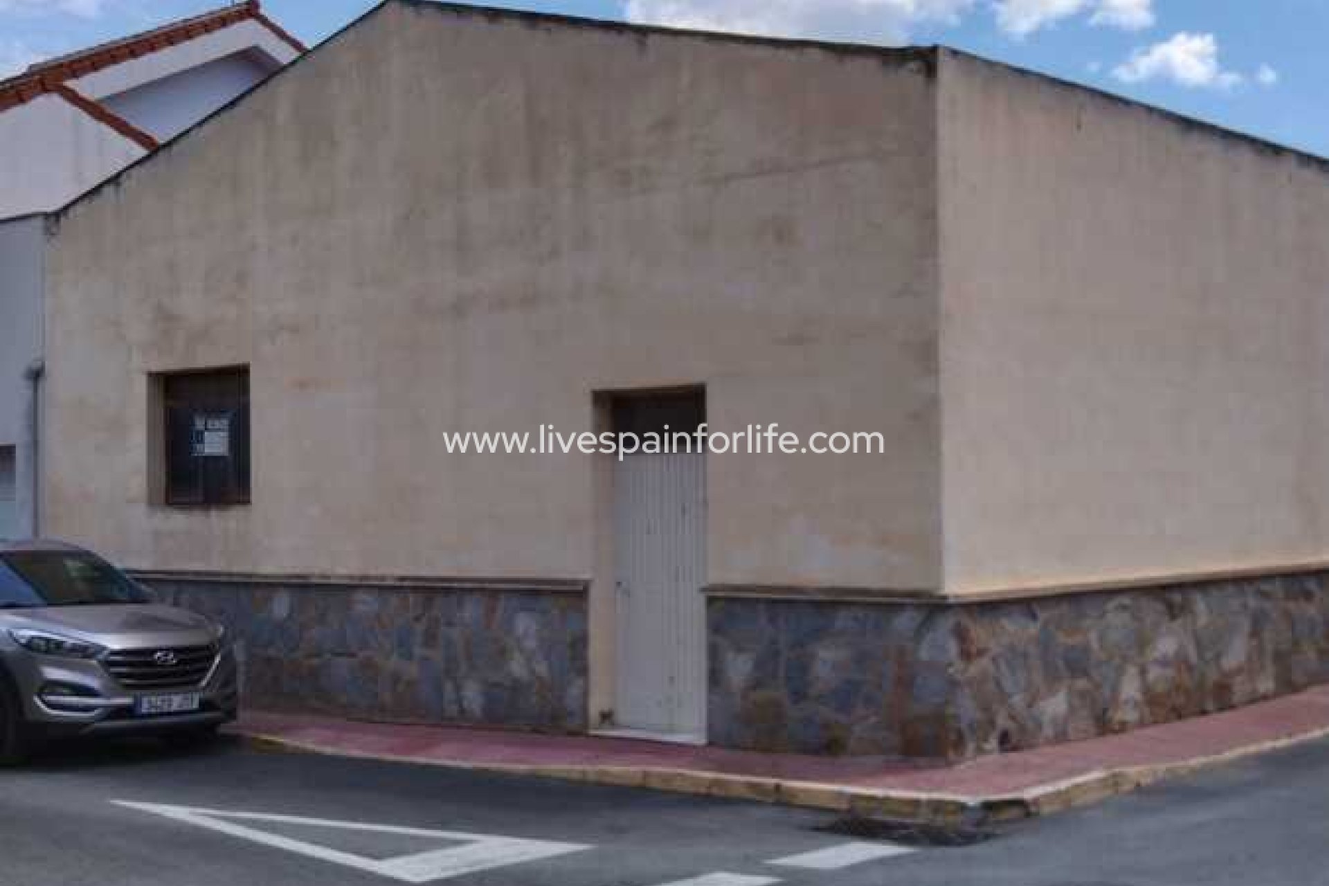 Resale - Commercial -
Daya Vieja